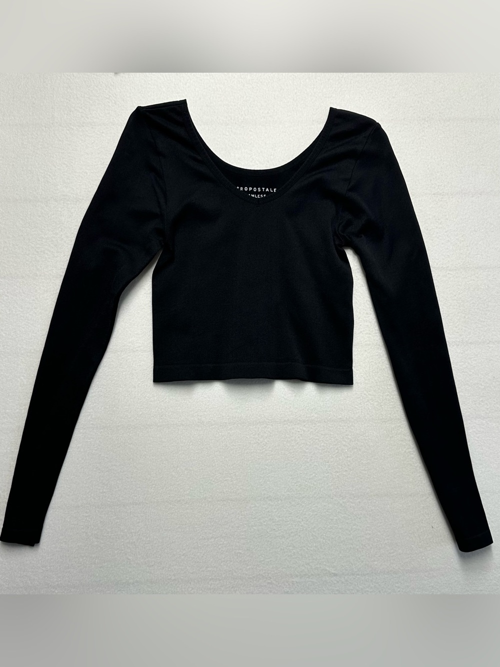Aeropostale Women’s Medium Seamless Black Long‑Sleeve Scoop‑Neck Crop Top